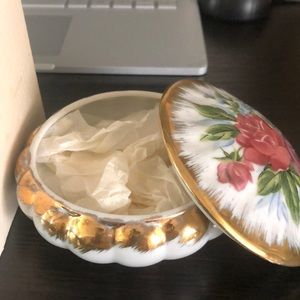 Vintage jewelry box, ceramic/porcelain
